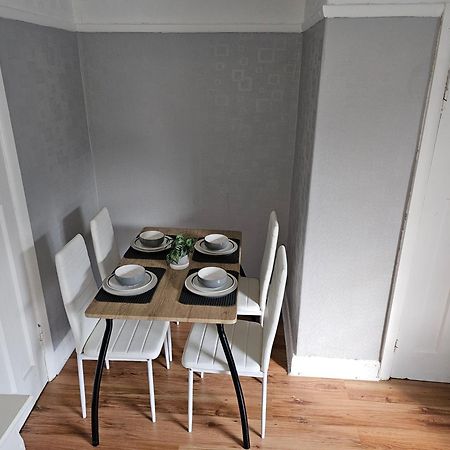 Bright 4-Bed House 15 Min To Manchester Centre Villa Exterior foto