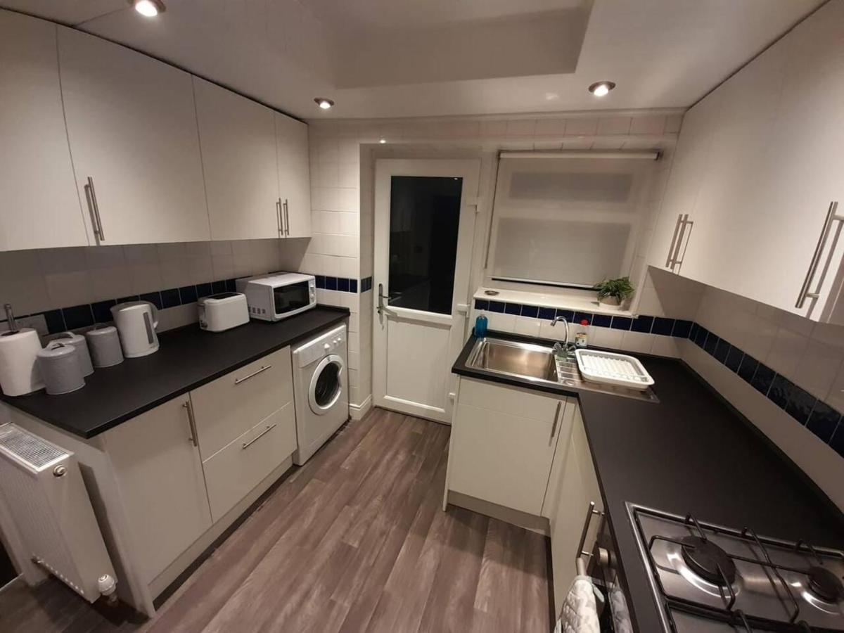 Bright 4-Bed House 15 Min To Manchester Centre Villa Exterior foto