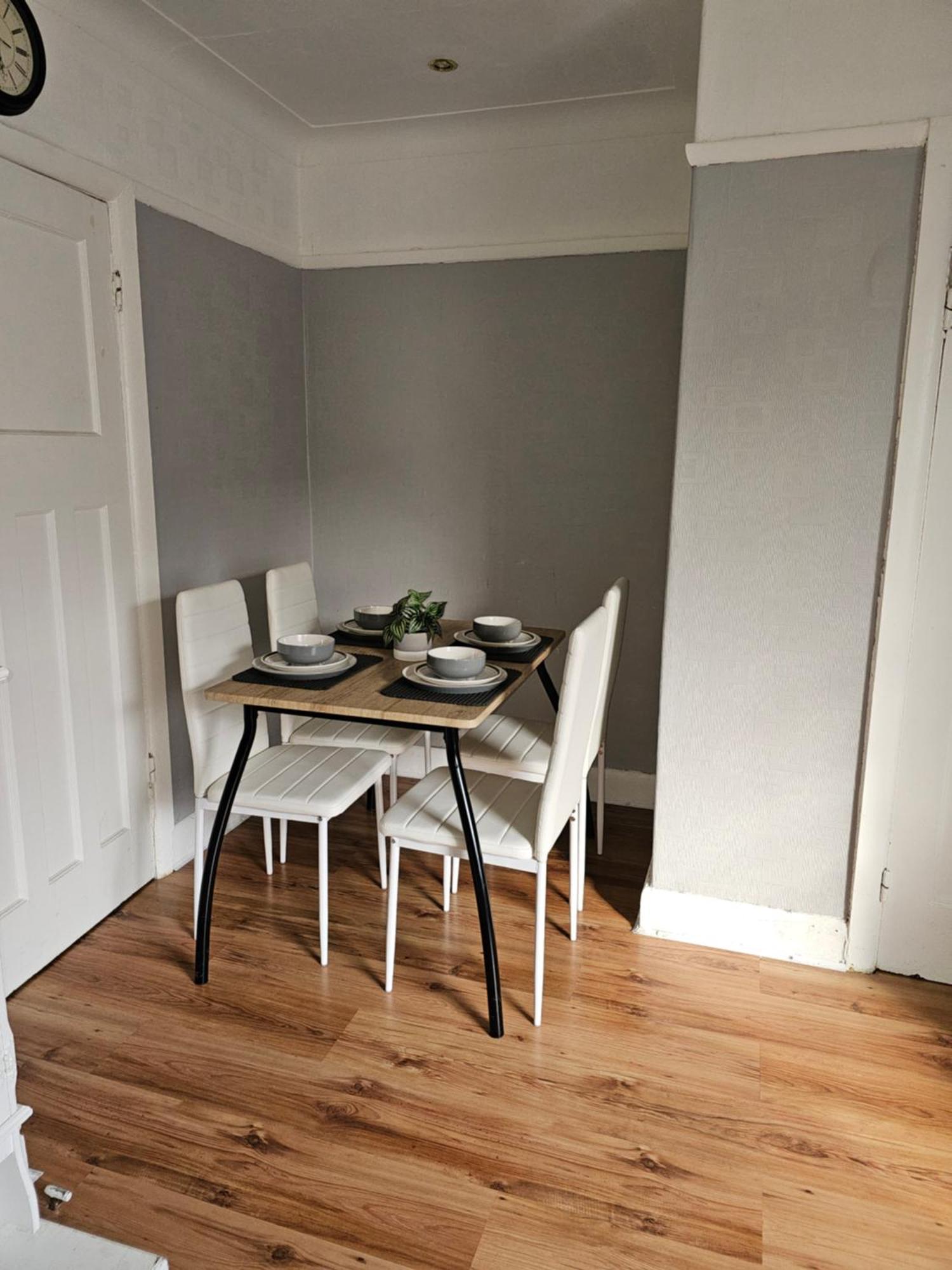 Bright 4-Bed House 15 Min To Manchester Centre Villa Exterior foto